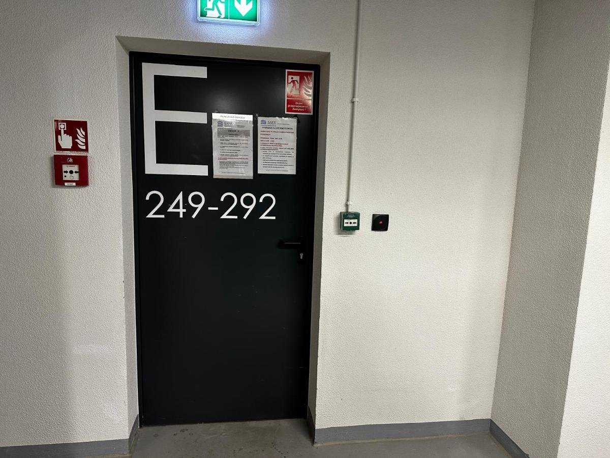 Apartament Lotnisko Chopina Warsaw Airport Varsóvia Exterior foto